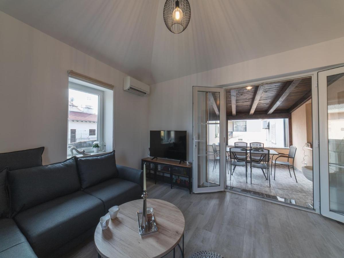 Apartment Fiora Каштела Экстерьер фото
