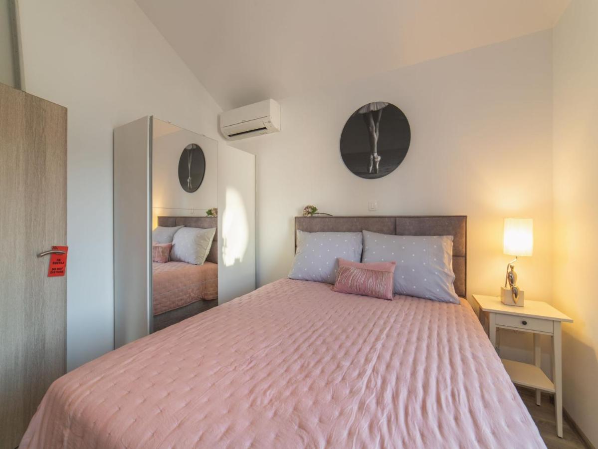 Apartment Fiora Каштела Экстерьер фото